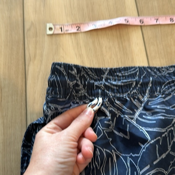 EUC Men’s Leaf Print Navy Blue & White Athletic Swim Trunks Size 38 Waist XL - Picture 6 of 8